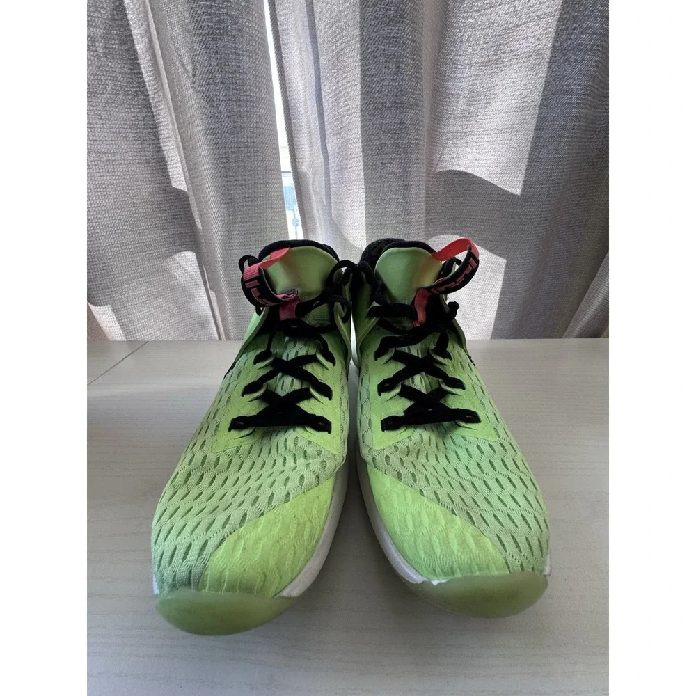 Nike LeBron Witness 5 Grinch‎ Green Basketball Shoes Men's Size 8 Performance